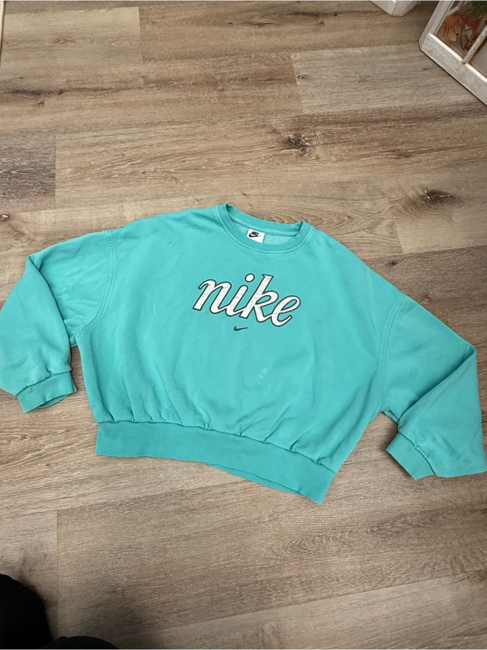 Nike Women's Teal/Turquoise Scoop Cropped Crewneck Sweatshirt